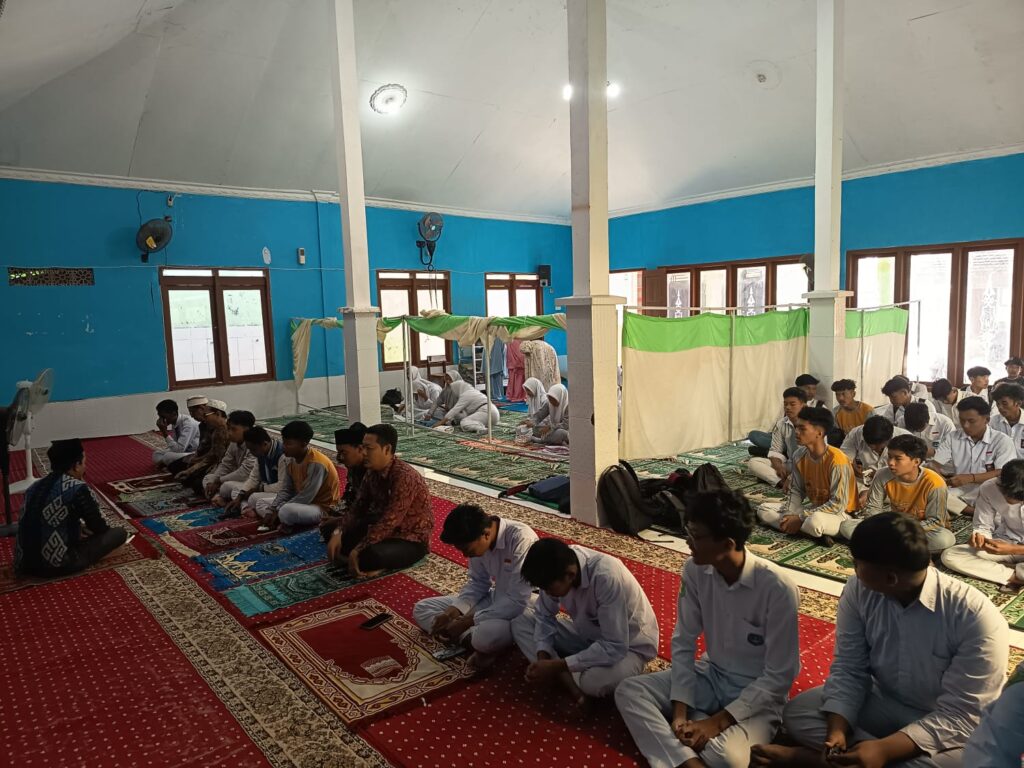 SAJADA SMADA, Program Unggulan Pembinaan Karakter Religius di SMA 2 Sampang