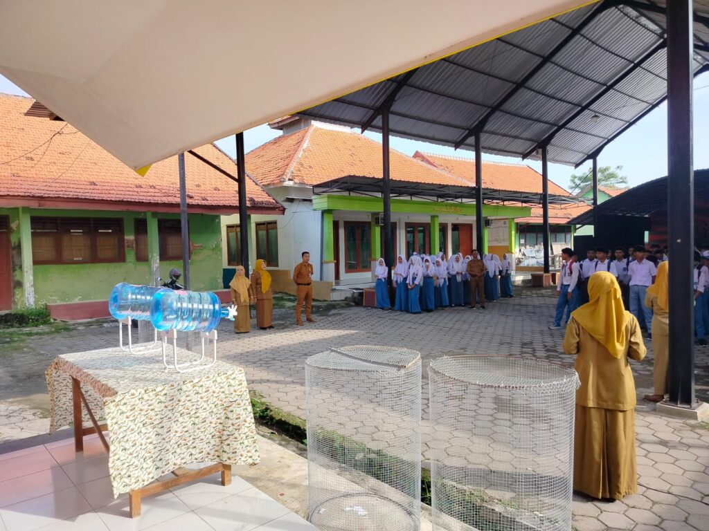 Revolusi Hijau SMAN 2 Sampang! Lewat Program SEGAR, Siswa Sulap Sampah Jadi Air Minum Gratis