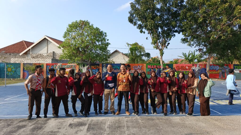 Kepala SMA 2 Sampang Lepas Anggota Pramuka Berprestasi Menuju Raimuna Ranting Kabupaten Sampang