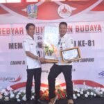 SMA 2 Sampang Borong Dua Piala Juara 1, Bukti Semangat Warga Sekolah dalam Mewujudkan Lingkungan Pendidikan yang Terawat dan Inspiratif