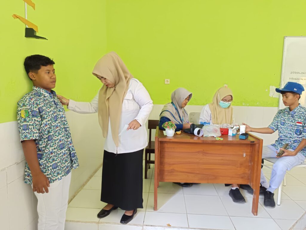 Puskesmas Banyuanyar dan SMADA Bersinergi, Wujudkan Generasi Sehat melalui Pemeriksaan Kesehatan Gratis bagi Peserta Didik